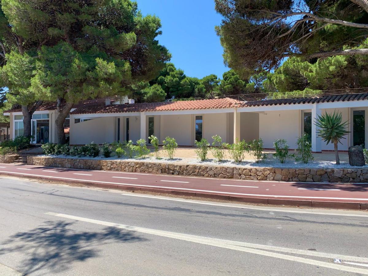 Angolo Mare Apartments & Rooms Porto Pino Exterior photo