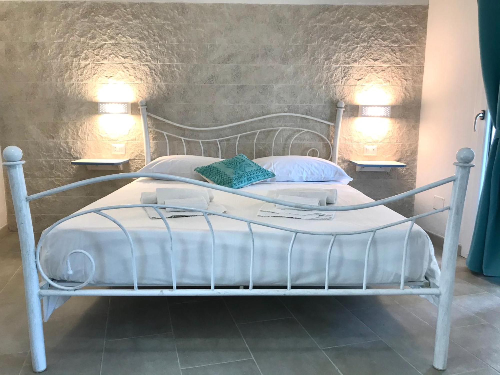 Angolo Mare Apartments & Rooms Porto Pino Exterior photo